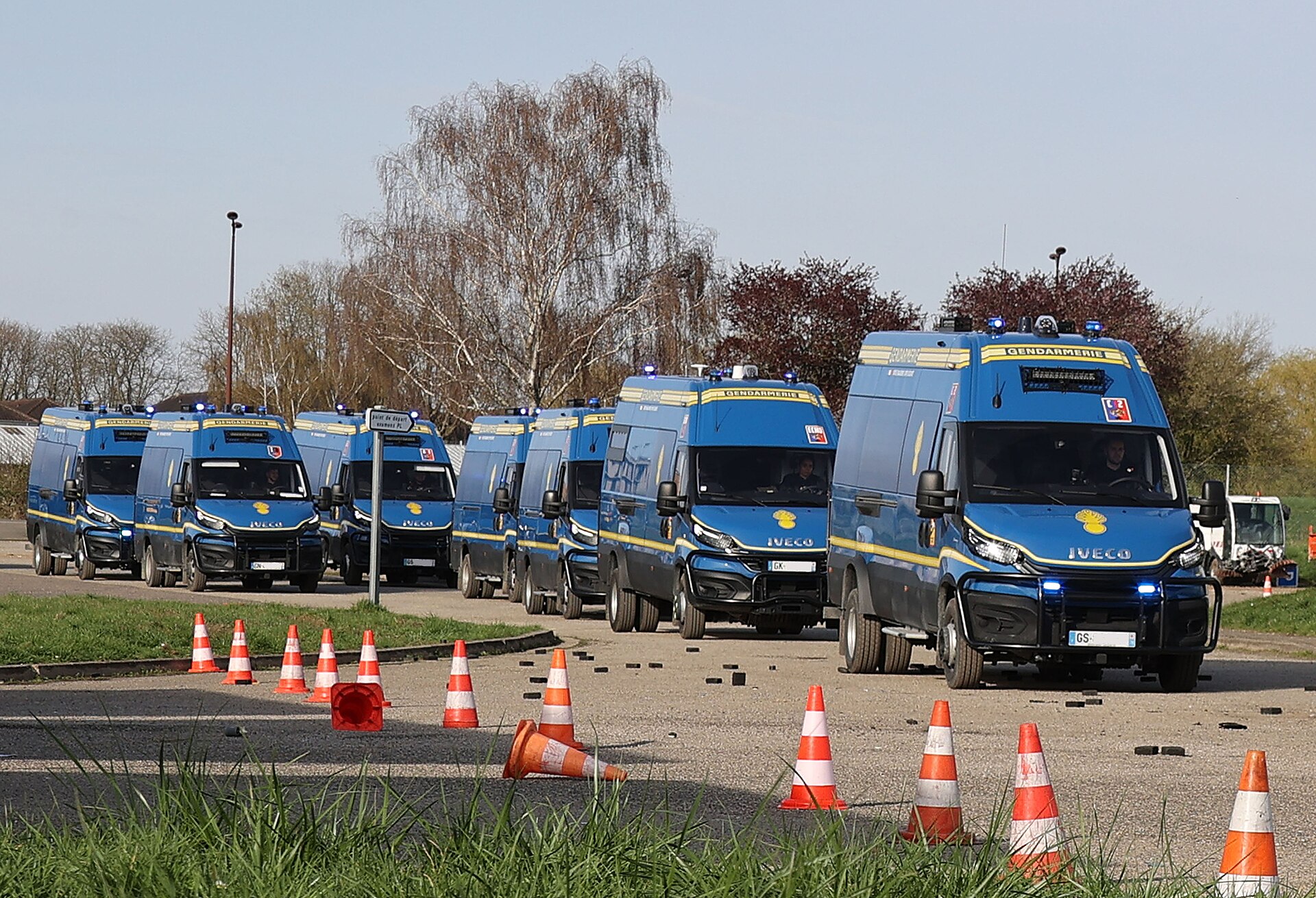 Fourgons d'un escadron de gendarmerie mobile